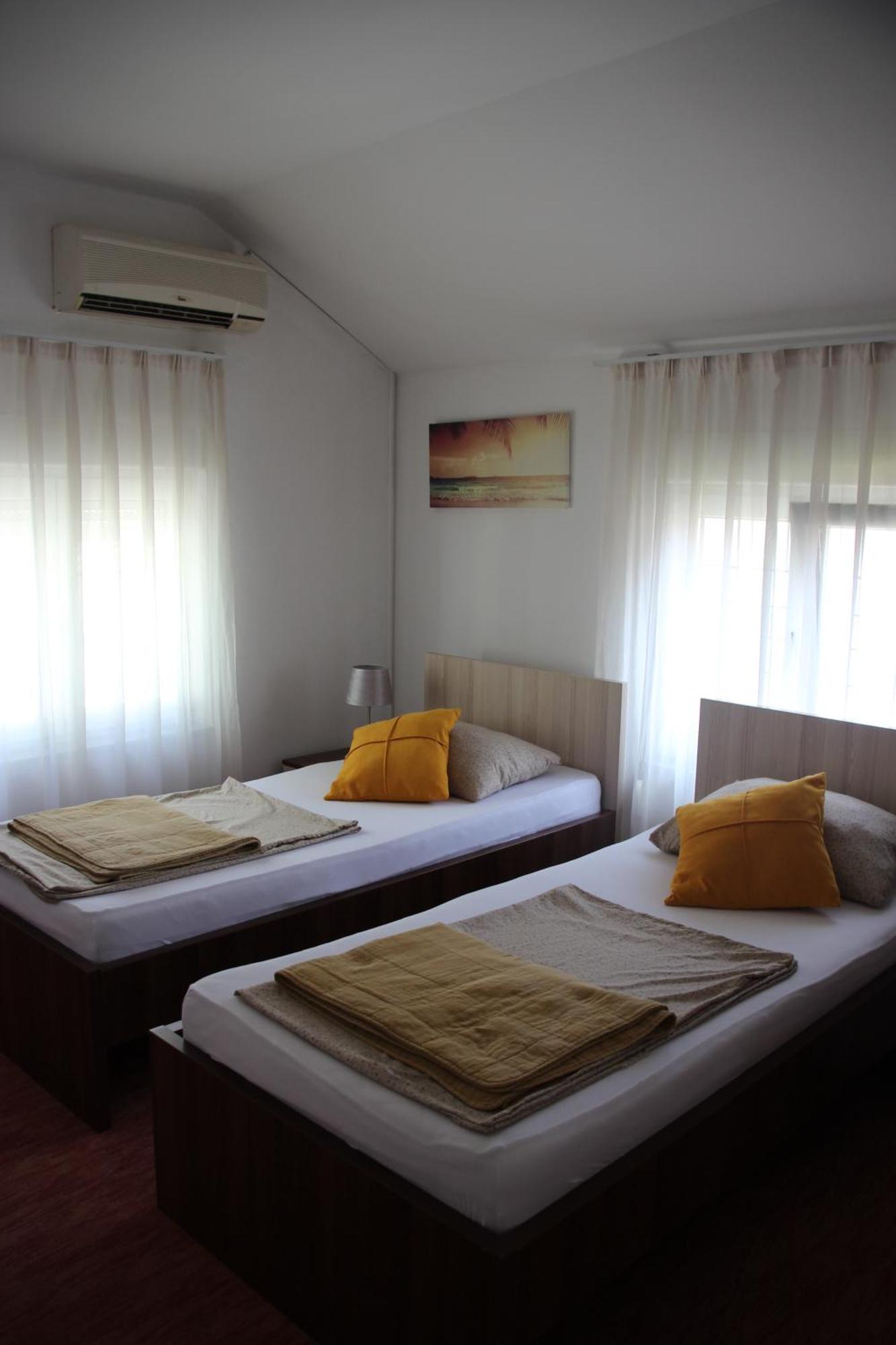 Pansion Infinity Hotel Мостар Екстериор снимка