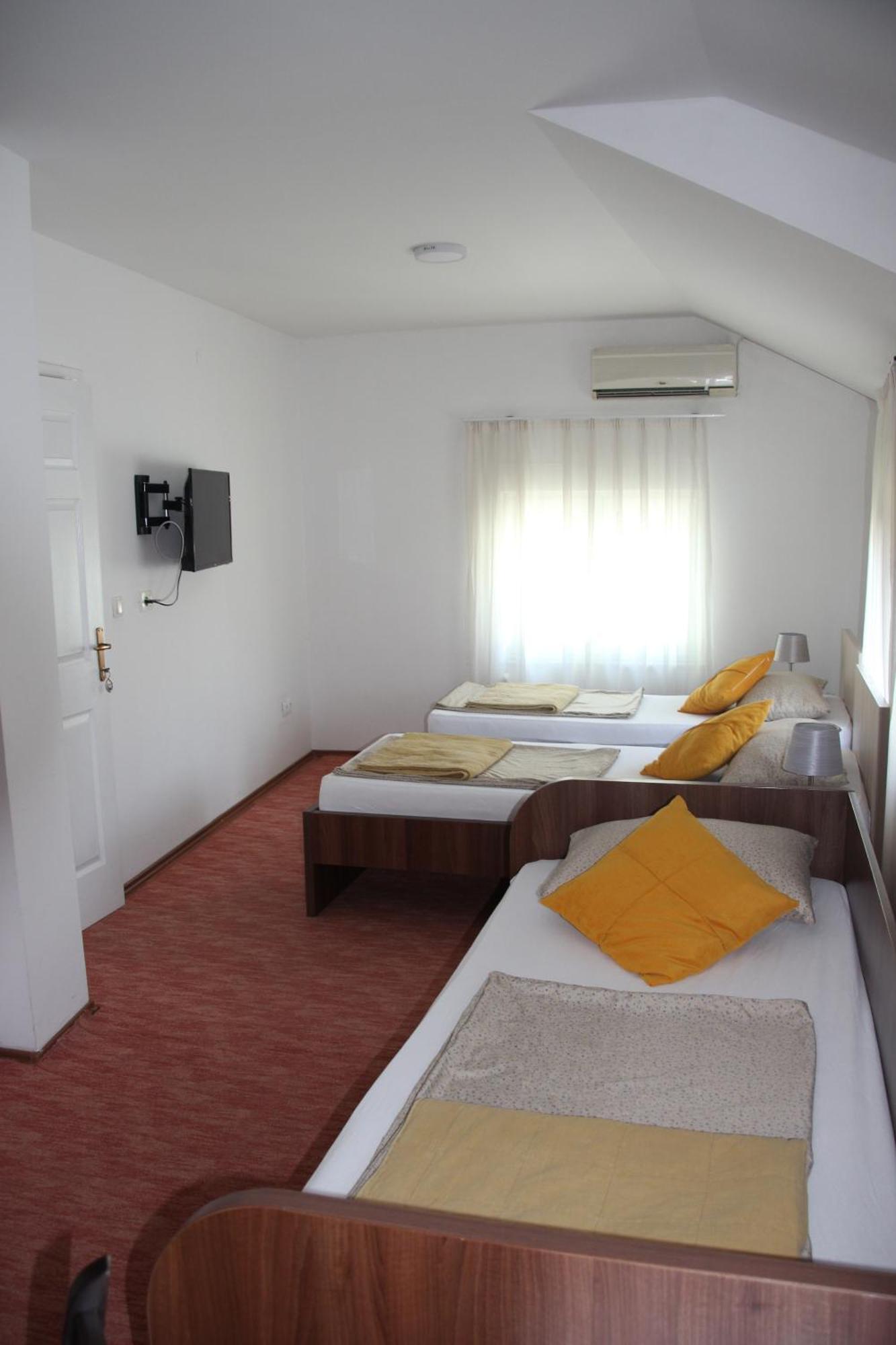 Pansion Infinity Hotel Мостар Екстериор снимка